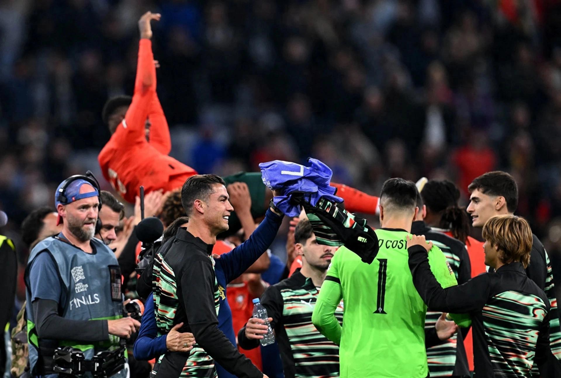 欧洲杯战术调整奏效,成功扭转局势 欧洲杯战术调整奏效,成功扭转局势