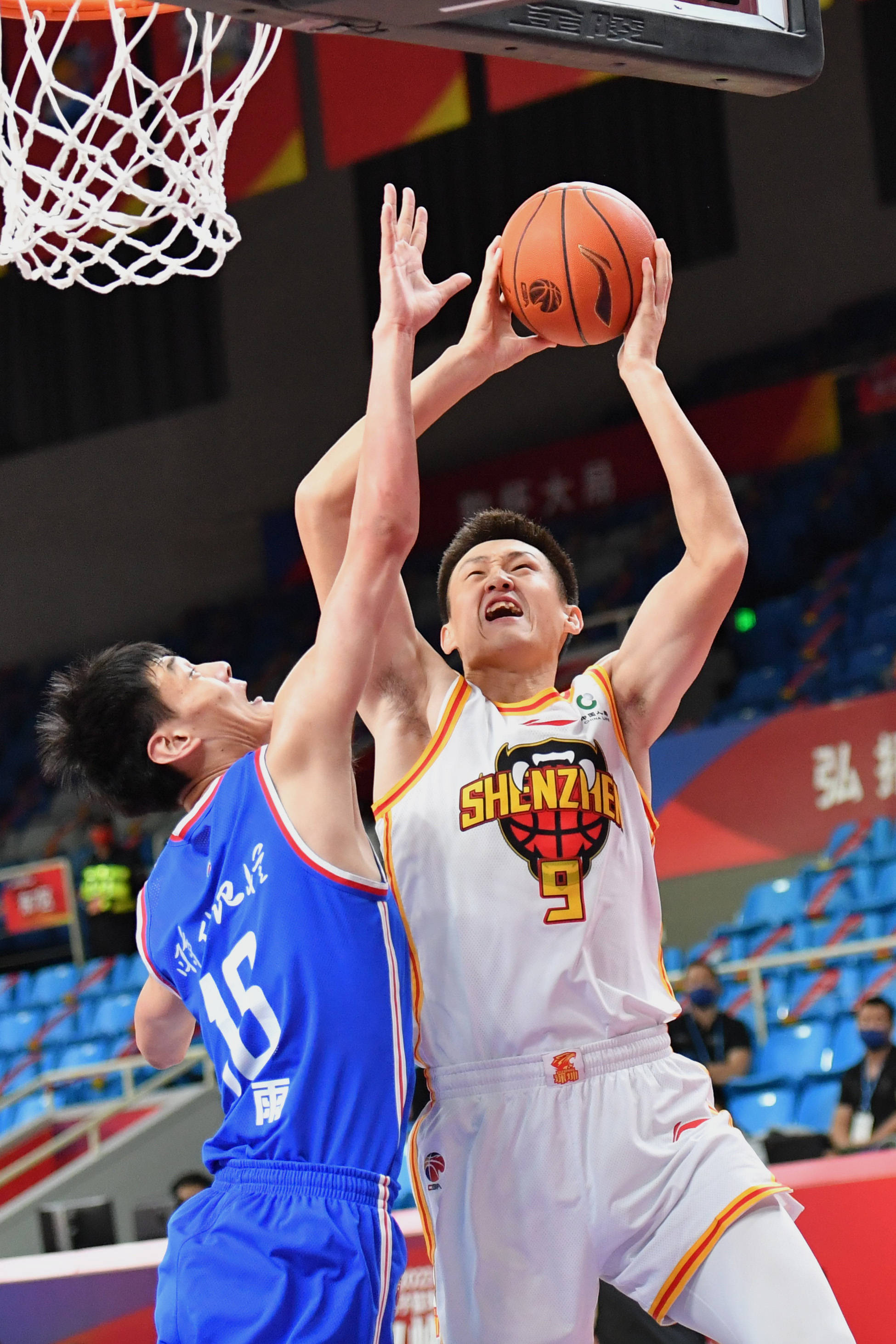 天津队力克深圳队,福克斯点燃赛场 天津队力克深圳队,福克斯点燃赛场