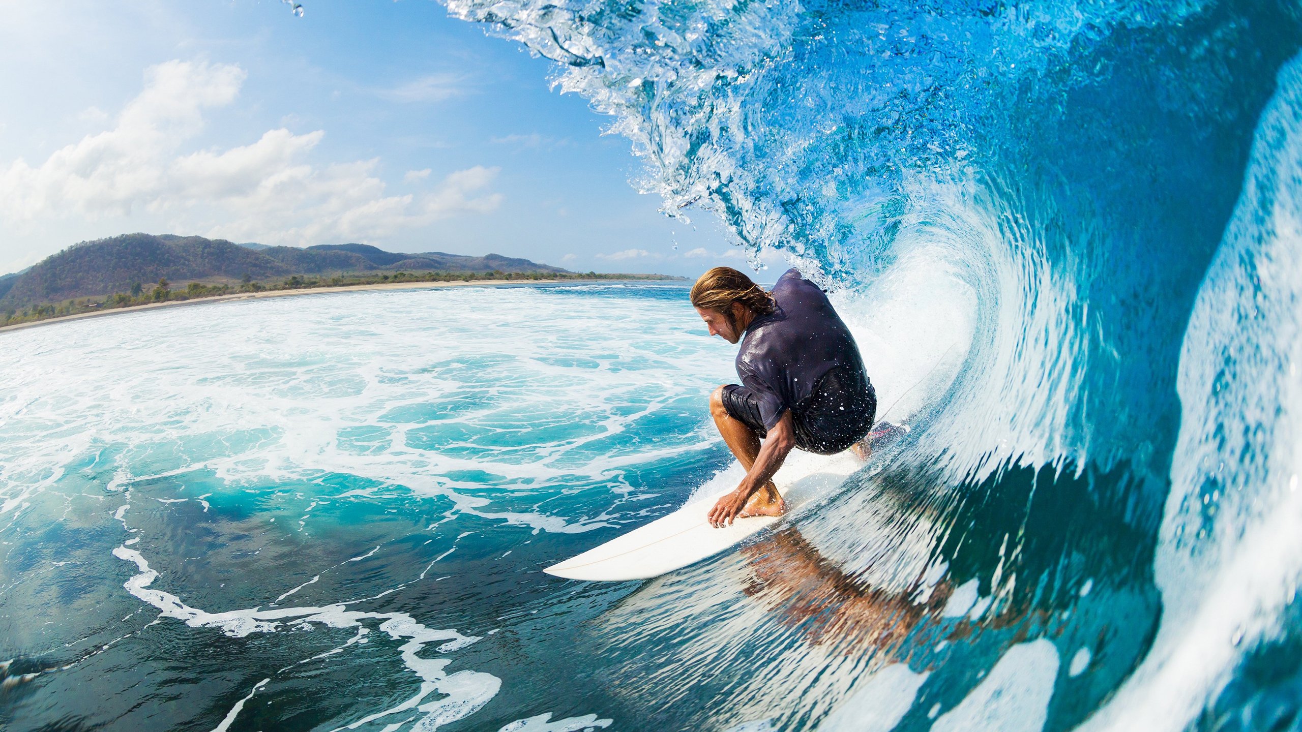 夜行赛道与绿茵月光，当F1引擎轰鸣遇见武切维奇的一剑封喉