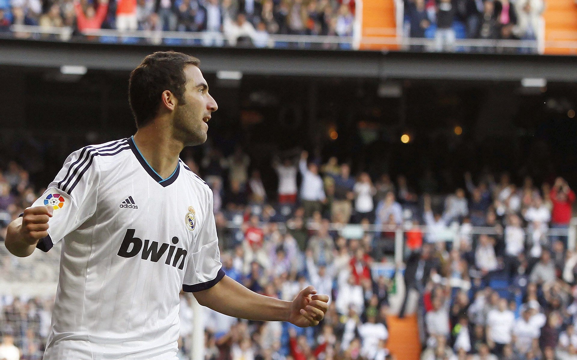 欧冠史诗夜！英格兰用12分钟闪电战撕碎巴萨神话