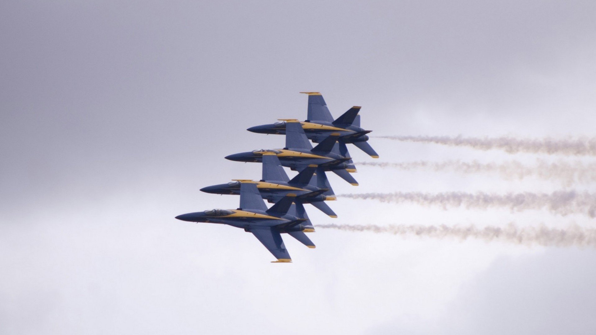 赛道即球场,当维尼修斯在F1街道赛上演日本式逆转